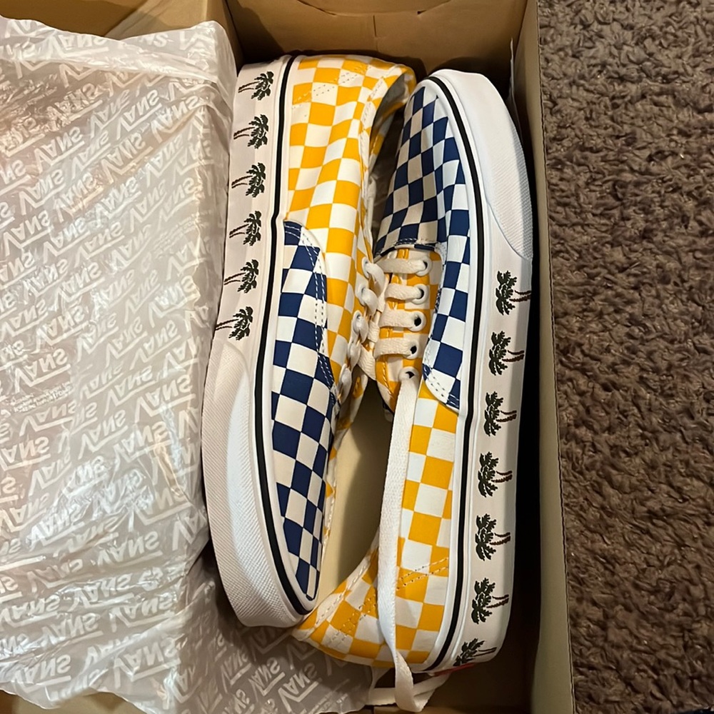 BRAND NEW VANS SNEAKERS